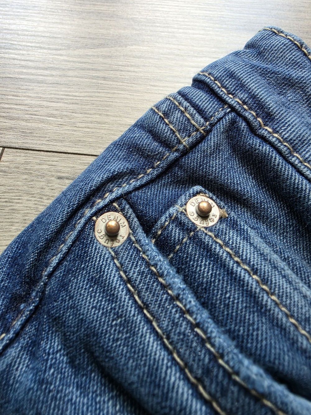 Classic Mid-Blue Women's Stretch Jeans - Picture 5 of 8
